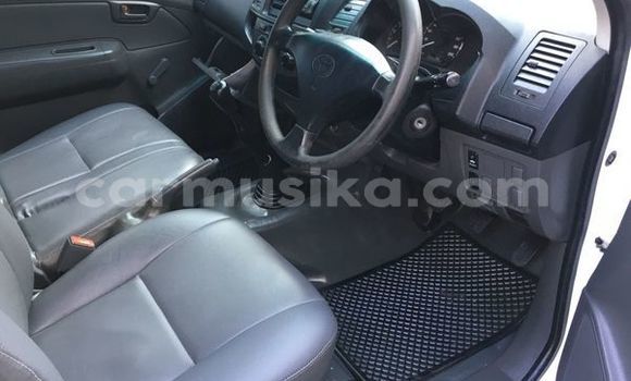 Buy Used Toyota Hilux White Car in Harare in Harare Buy Used Toyota Hilux White Car in Harare in Harare