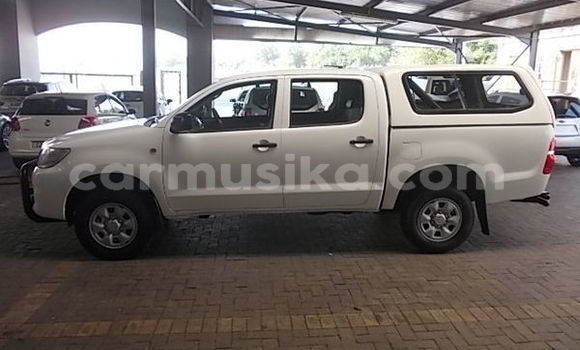 Buy Used Toyota Hilux White Car in Harare in Harare Buy Used Toyota Hilux White Car in Harare in Harare