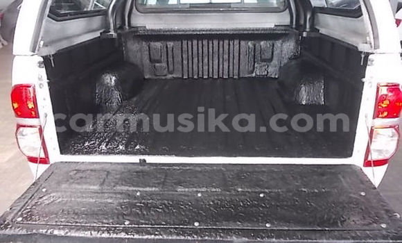 Buy Used Toyota Hilux White Car in Harare in Harare Buy Used Toyota Hilux White Car in Harare in Harare