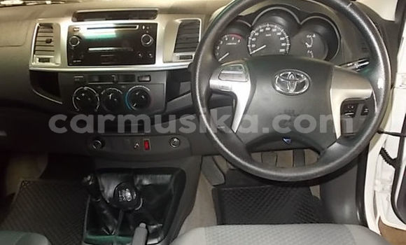 Buy Used Toyota Hilux White Car in Harare in Harare Buy Used Toyota Hilux White Car in Harare in Harare