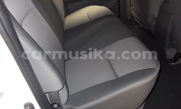 Buy Used Toyota Hilux White Car in Harare in Harare Buy Used Toyota Hilux White Car in Harare in Harare