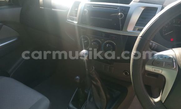 Buy Used Toyota Hilux White Car in Harare in Harare Buy Used Toyota Hilux White Car in Harare in Harare