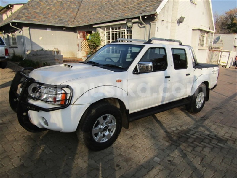 Big with watermark nissan np 300 matabeleland south beitbridge 15885