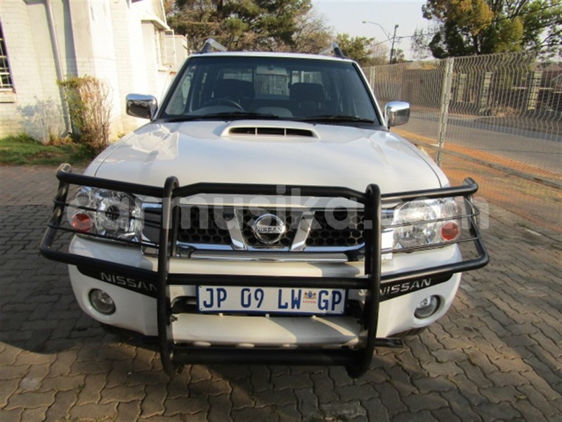 Big with watermark nissan np 300 matabeleland south beitbridge 15885