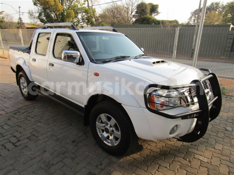 Big with watermark nissan np 300 matabeleland south beitbridge 15885