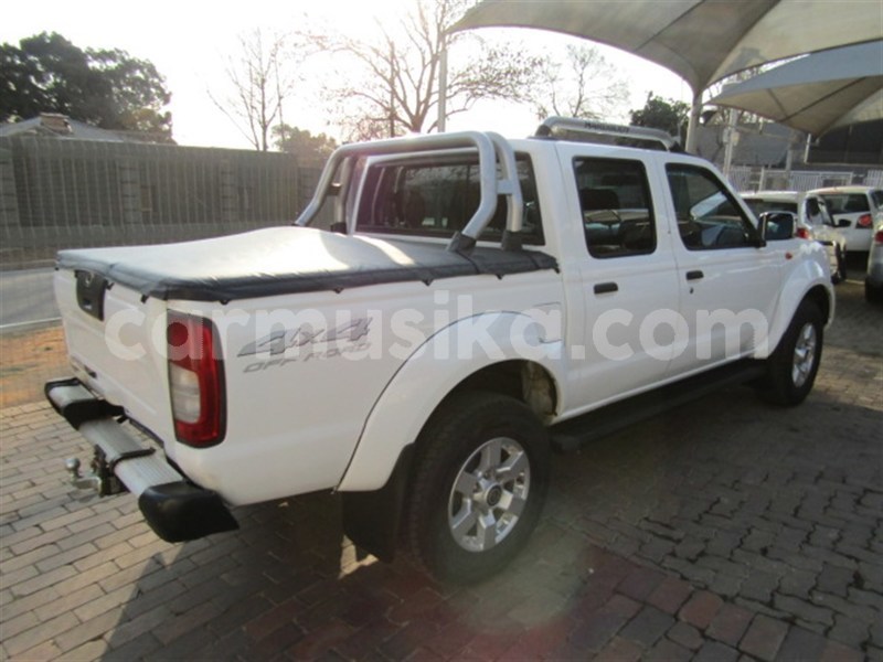 Big with watermark nissan np 300 matabeleland south beitbridge 15885