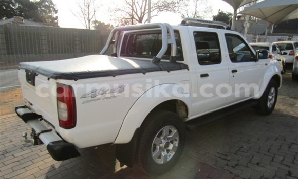 Nunua Ilio tumika Nissan NP 300 Nyeupe Gari ndani ya Beitbridge nchini Matabeleland Kusini Nunua Ilio tumika Nissan NP 300 Nyeupe Gari ndani ya Beitbridge nchini Matabeleland Kusini