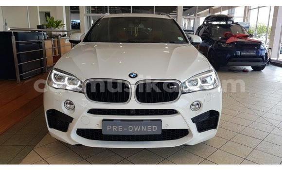 Acheter Occasion Voiture BMW X5 M Blanc à Beitbridge, Matabeleland South Acheter Occasion Voiture BMW X5 M Blanc à Beitbridge, Matabeleland South