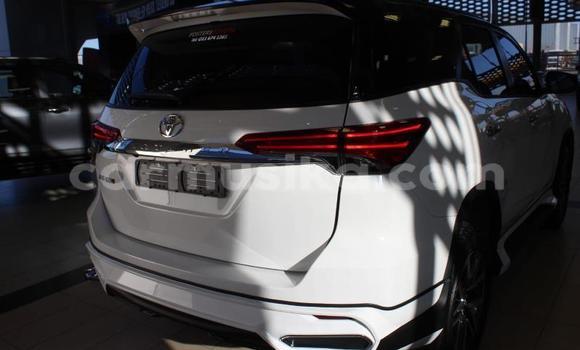Nunua Ilio tumika Toyota Fortuner Nyeupe Gari ndani ya Beitbridge nchini Matabeleland Kusini Nunua Ilio tumika Toyota Fortuner Nyeupe Gari ndani ya Beitbridge nchini Matabeleland Kusini