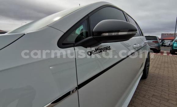 Nunua Ilio tumika Volkswagen Golf GTI Nyeupe Gari ndani ya Beitbridge nchini Matabeleland Kusini Nunua Ilio tumika Volkswagen Golf GTI Nyeupe Gari ndani ya Beitbridge nchini Matabeleland Kusini