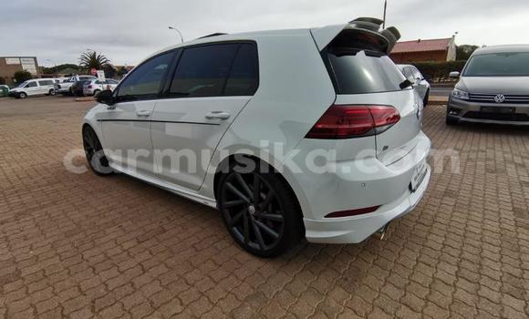 Nunua Ilio tumika Volkswagen Golf GTI Nyeupe Gari ndani ya Beitbridge nchini Matabeleland Kusini Nunua Ilio tumika Volkswagen Golf GTI Nyeupe Gari ndani ya Beitbridge nchini Matabeleland Kusini