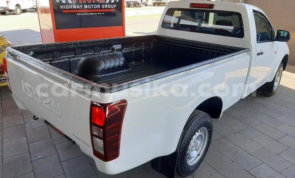 Tenga Tsaru Isuzu KB Chena Mota in Beitbridge in Matabeleland South Tenga Tsaru Isuzu KB Chena Mota in Beitbridge in Matabeleland South