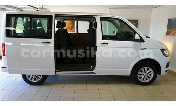 Tenga Tsaru Volkswagen Caravelle Chena Mota in Beitbridge in Matabeleland South Tenga Tsaru Volkswagen Caravelle Chena Mota in Beitbridge in Matabeleland South