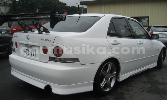 Acheter Occasion Voiture Toyota Altezza Blanc à Beitbridge, Matabeleland South Acheter Occasion Voiture Toyota Altezza Blanc à Beitbridge, Matabeleland South
