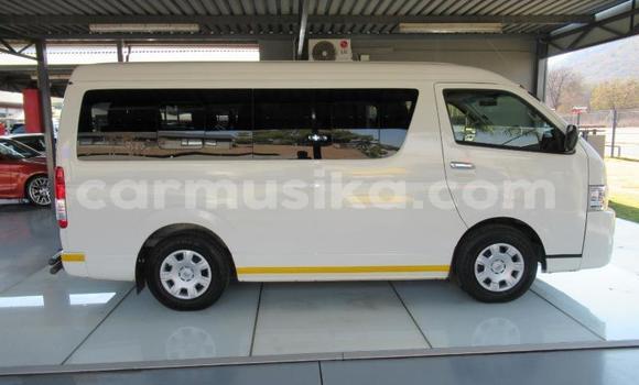 Acheter Occasion Voiture Toyota Hiace Blanc à Beitbridge, Matabeleland South Acheter Occasion Voiture Toyota Hiace Blanc à Beitbridge, Matabeleland South