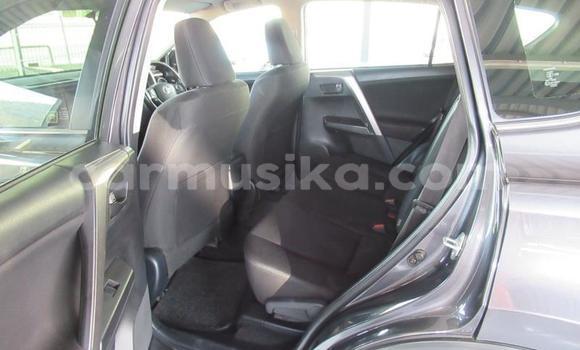 Acheter Occasion Voiture Toyota RAV4 Gris à Beitbridge, Matabeleland South Acheter Occasion Voiture Toyota RAV4 Gris à Beitbridge, Matabeleland South