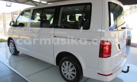 Acheter Occasion Voiture Volkswagen Caravelle Blanc à Beitbridge, Matabeleland South Acheter Occasion Voiture Volkswagen Caravelle Blanc à Beitbridge, Matabeleland South