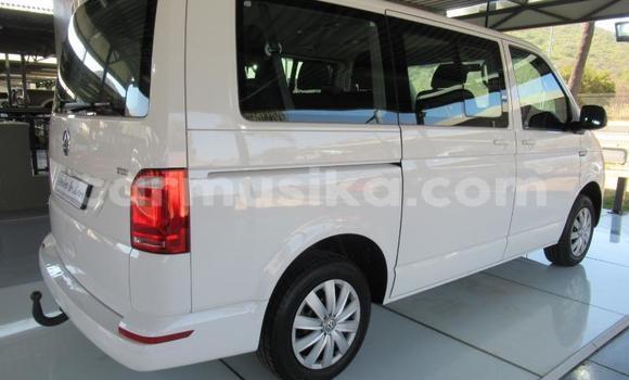 Acheter Occasion Voiture Volkswagen Caravelle Blanc à Beitbridge, Matabeleland South Acheter Occasion Voiture Volkswagen Caravelle Blanc à Beitbridge, Matabeleland South