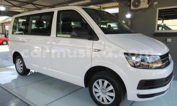 Acheter Occasion Voiture Volkswagen Caravelle Blanc à Beitbridge, Matabeleland South Acheter Occasion Voiture Volkswagen Caravelle Blanc à Beitbridge, Matabeleland South
