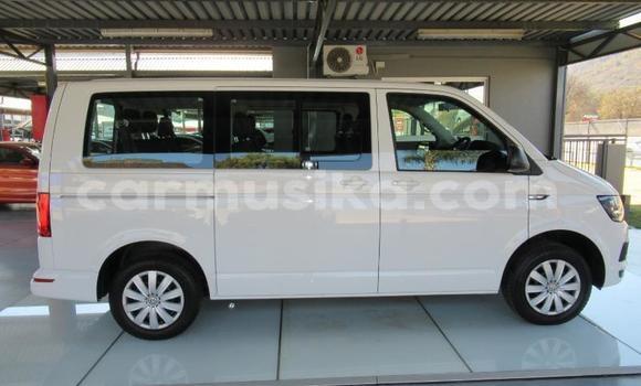 Acheter Occasion Voiture Volkswagen Caravelle Blanc à Beitbridge, Matabeleland South Acheter Occasion Voiture Volkswagen Caravelle Blanc à Beitbridge, Matabeleland South