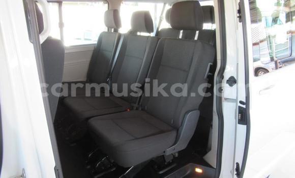 Acheter Occasion Voiture Volkswagen Caravelle Blanc à Beitbridge, Matabeleland South Acheter Occasion Voiture Volkswagen Caravelle Blanc à Beitbridge, Matabeleland South