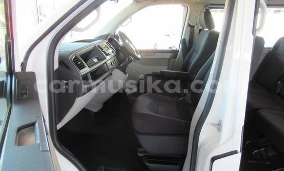 Acheter Occasion Voiture Volkswagen Caravelle Blanc à Beitbridge, Matabeleland South Acheter Occasion Voiture Volkswagen Caravelle Blanc à Beitbridge, Matabeleland South