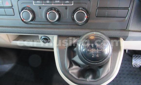 Acheter Occasion Voiture Volkswagen Caravelle Blanc à Beitbridge, Matabeleland South Acheter Occasion Voiture Volkswagen Caravelle Blanc à Beitbridge, Matabeleland South