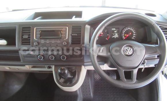 Acheter Occasion Voiture Volkswagen Caravelle Blanc à Beitbridge, Matabeleland South Acheter Occasion Voiture Volkswagen Caravelle Blanc à Beitbridge, Matabeleland South