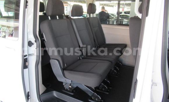 Acheter Occasion Voiture Volkswagen Caravelle Blanc à Beitbridge, Matabeleland South Acheter Occasion Voiture Volkswagen Caravelle Blanc à Beitbridge, Matabeleland South