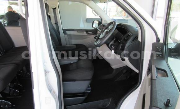 Acheter Occasion Voiture Volkswagen Caravelle Blanc à Beitbridge, Matabeleland South Acheter Occasion Voiture Volkswagen Caravelle Blanc à Beitbridge, Matabeleland South
