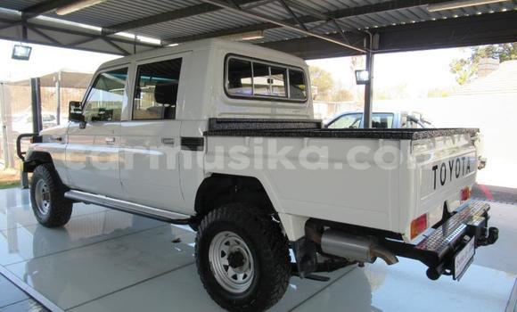 Acheter Occasion Voiture Toyota Land Cruiser Gris à Beitbridge, Matabeleland South Acheter Occasion Voiture Toyota Land Cruiser Gris à Beitbridge, Matabeleland South