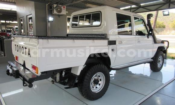 Acheter Occasion Voiture Toyota Land Cruiser Gris à Beitbridge, Matabeleland South Acheter Occasion Voiture Toyota Land Cruiser Gris à Beitbridge, Matabeleland South
