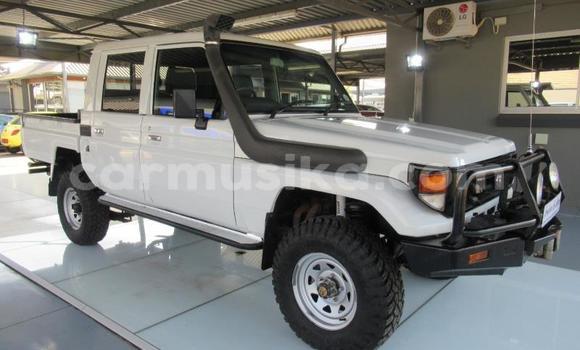 Acheter Occasion Voiture Toyota Land Cruiser Gris à Beitbridge, Matabeleland South Acheter Occasion Voiture Toyota Land Cruiser Gris à Beitbridge, Matabeleland South