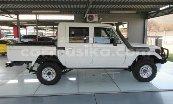Acheter Occasion Voiture Toyota Land Cruiser Gris à Beitbridge, Matabeleland South Acheter Occasion Voiture Toyota Land Cruiser Gris à Beitbridge, Matabeleland South