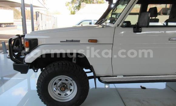Acheter Occasion Voiture Toyota Land Cruiser Gris à Beitbridge, Matabeleland South Acheter Occasion Voiture Toyota Land Cruiser Gris à Beitbridge, Matabeleland South