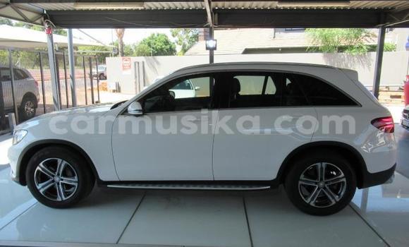 Acheter Occasion Voiture Mercedes‒Benz C–Class Blanc à Beitbridge, Matabeleland South Acheter Occasion Voiture Mercedes‒Benz C–Class Blanc à Beitbridge, Matabeleland South