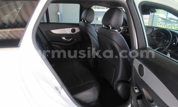 Acheter Occasion Voiture Mercedes‒Benz C–Class Blanc à Beitbridge, Matabeleland South Acheter Occasion Voiture Mercedes‒Benz C–Class Blanc à Beitbridge, Matabeleland South