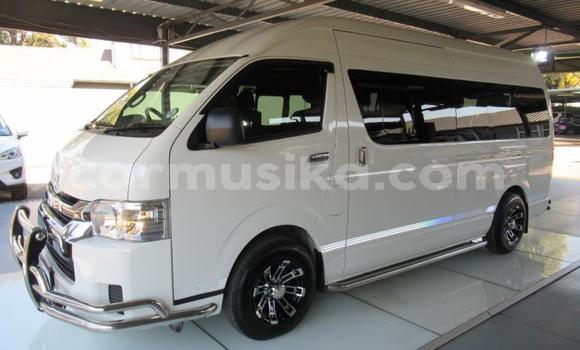 Buy Used Toyota Hiace White Car in Beitbridge in Matabeleland South Buy Used Toyota Hiace White Car in Beitbridge in Matabeleland South