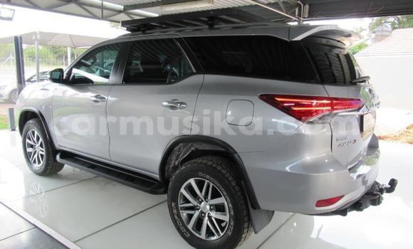 Acheter Occasion Voiture Toyota Fortuner Gris à Beitbridge, Matabeleland South Acheter Occasion Voiture Toyota Fortuner Gris à Beitbridge, Matabeleland South