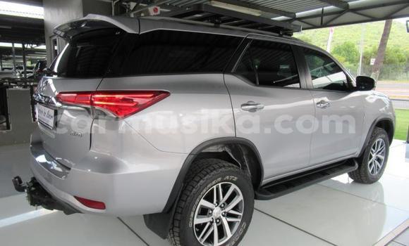 Acheter Occasion Voiture Toyota Fortuner Gris à Beitbridge, Matabeleland South Acheter Occasion Voiture Toyota Fortuner Gris à Beitbridge, Matabeleland South