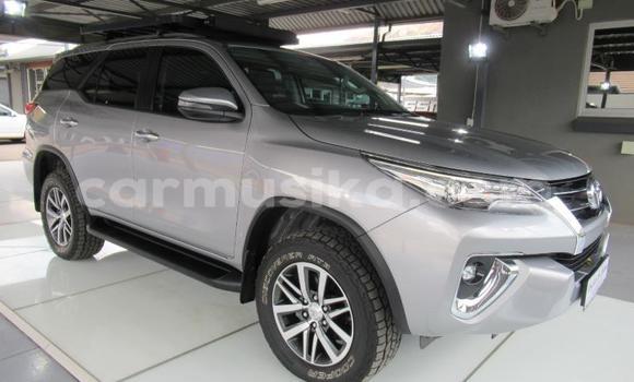 Acheter Occasion Voiture Toyota Fortuner Gris à Beitbridge, Matabeleland South Acheter Occasion Voiture Toyota Fortuner Gris à Beitbridge, Matabeleland South