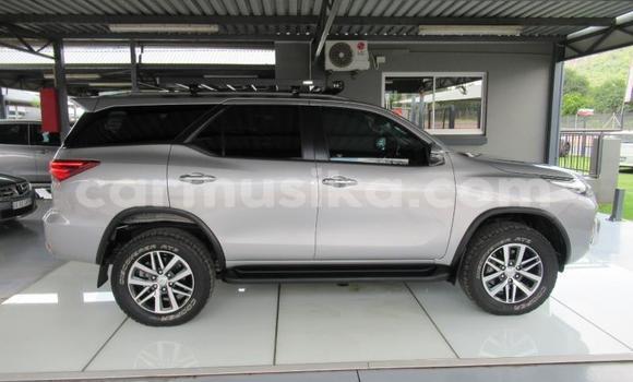 Acheter Occasion Voiture Toyota Fortuner Gris à Beitbridge, Matabeleland South Acheter Occasion Voiture Toyota Fortuner Gris à Beitbridge, Matabeleland South