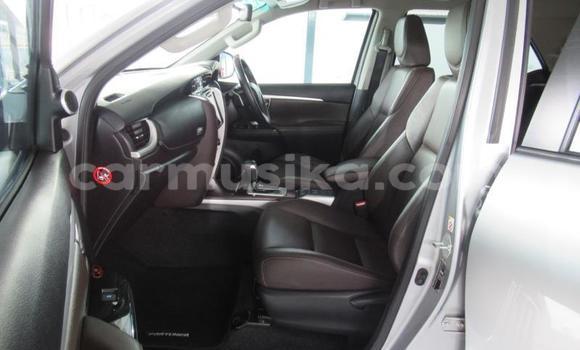 Acheter Occasion Voiture Toyota Fortuner Gris à Beitbridge, Matabeleland South Acheter Occasion Voiture Toyota Fortuner Gris à Beitbridge, Matabeleland South