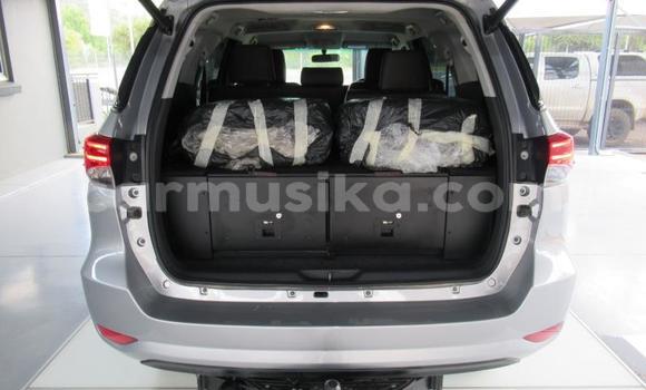 Acheter Occasion Voiture Toyota Fortuner Gris à Beitbridge, Matabeleland South Acheter Occasion Voiture Toyota Fortuner Gris à Beitbridge, Matabeleland South