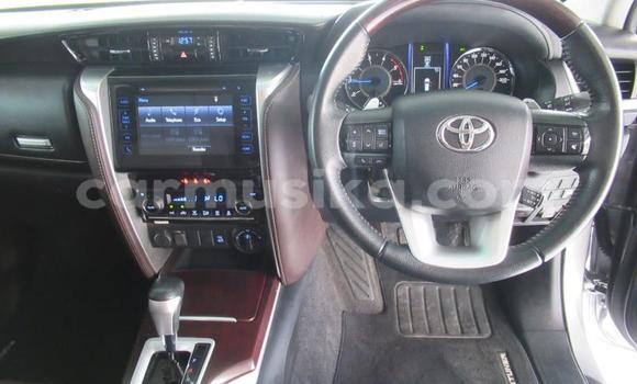Acheter Occasion Voiture Toyota Fortuner Gris à Beitbridge, Matabeleland South Acheter Occasion Voiture Toyota Fortuner Gris à Beitbridge, Matabeleland South