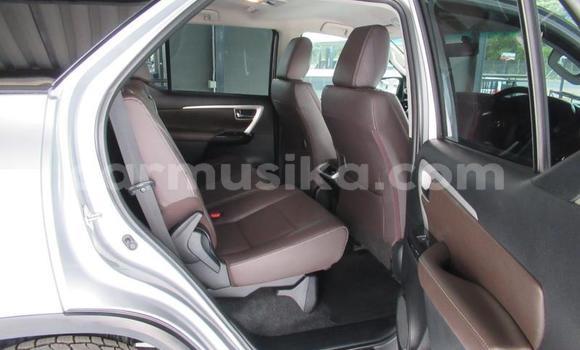 Acheter Occasion Voiture Toyota Fortuner Gris à Beitbridge, Matabeleland South Acheter Occasion Voiture Toyota Fortuner Gris à Beitbridge, Matabeleland South