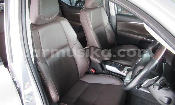 Acheter Occasion Voiture Toyota Fortuner Gris à Beitbridge, Matabeleland South Acheter Occasion Voiture Toyota Fortuner Gris à Beitbridge, Matabeleland South