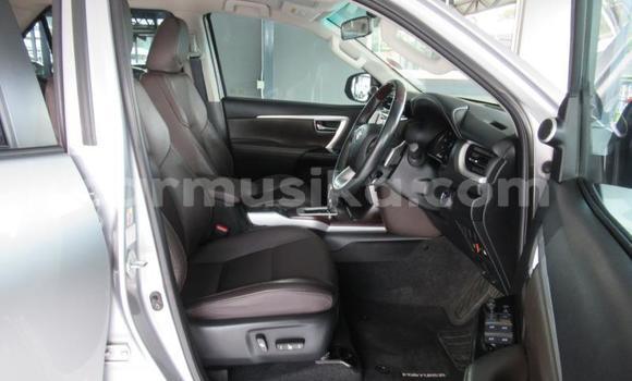 Acheter Occasion Voiture Toyota Fortuner Gris à Beitbridge, Matabeleland South Acheter Occasion Voiture Toyota Fortuner Gris à Beitbridge, Matabeleland South