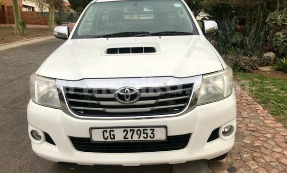 Buy Used Toyota Hilux White Car in Beitbridge in Matabeleland South