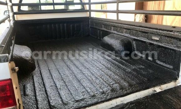 Tenga Tsaru Toyota Hilux Chena Mota in Beitbridge in Matabeleland South Tenga Tsaru Toyota Hilux Chena Mota in Beitbridge in Matabeleland South